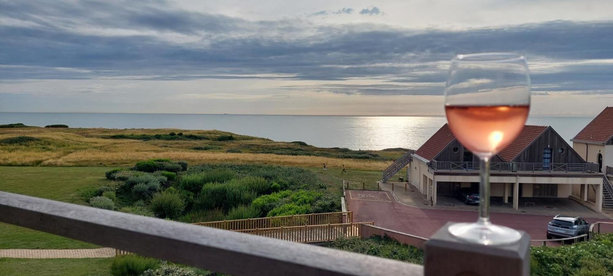 Le 246 - Duplex face à la mer pour 4 personnes, Wifi, TV full Sat, Parking Wimereux Exterior foto